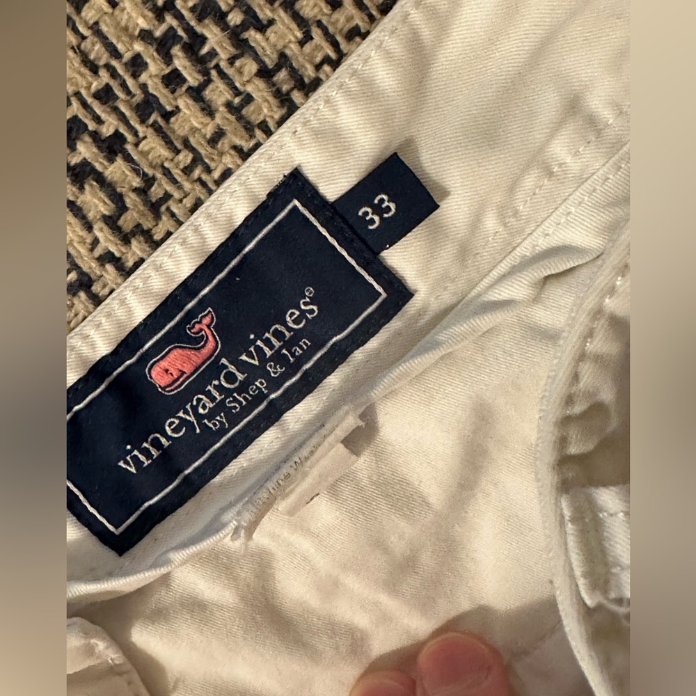 Vineyard Vines White Shorts 7”